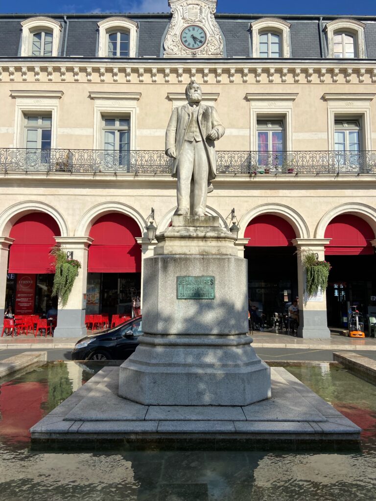 Photo de Castres - Statue de Jean Jaurès